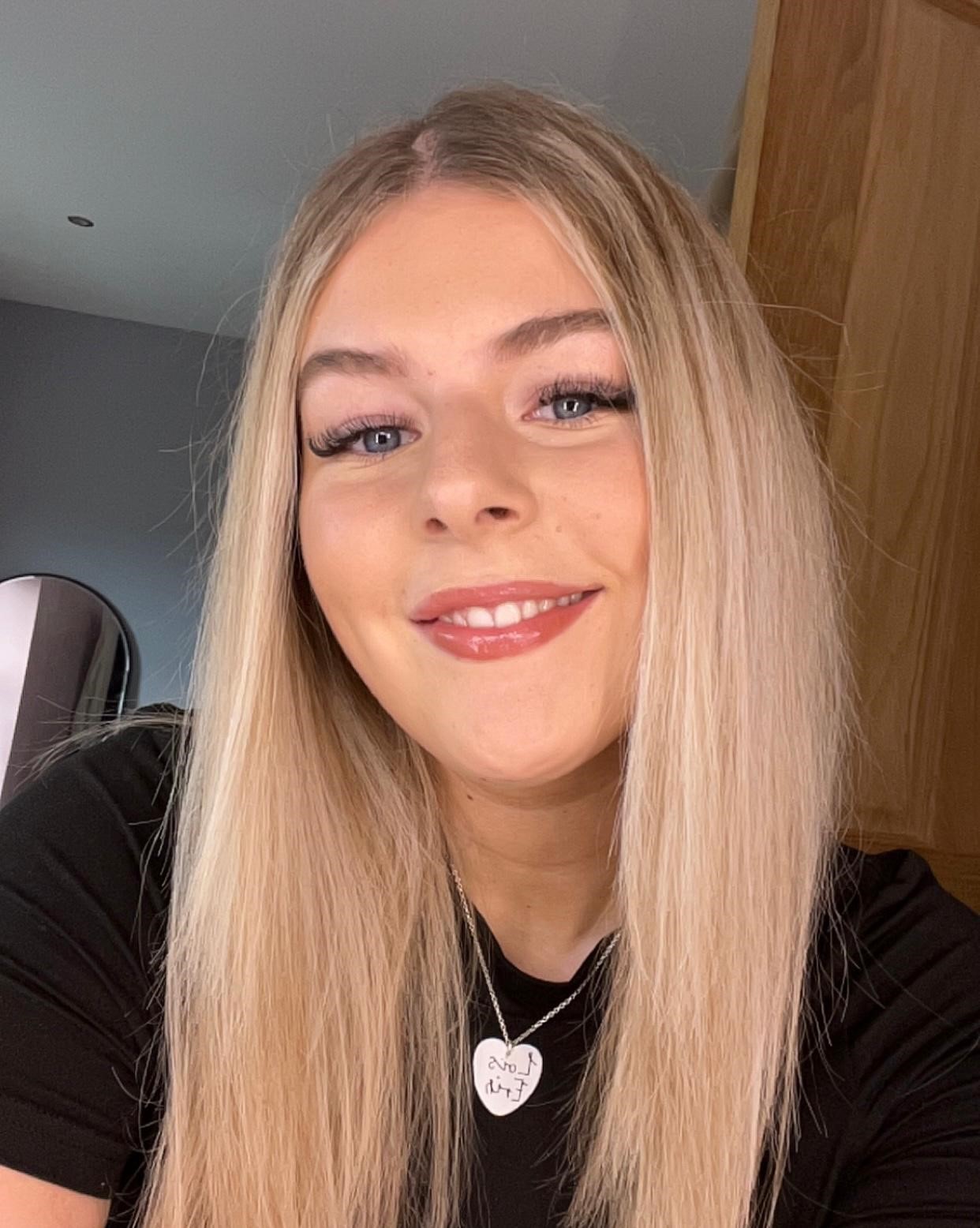 Lois Jones from Minffordd wins Cyngor Gwynedd Scholarship Coleg