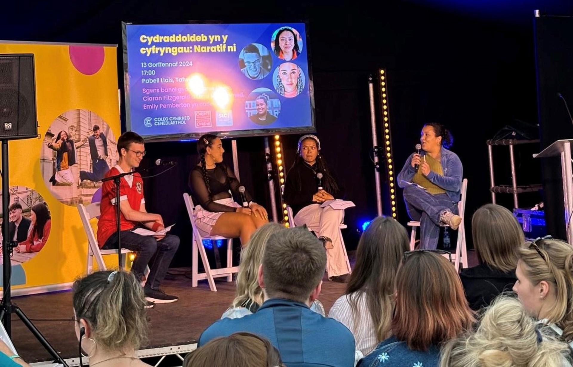Ciaran Fitzgerald, Melanie Owen, Lena Mohammed ac Emily Pemberton ar sgwrs banel, 'Cydraddoldeb yn y Cyfryngau' ym Mhabell Llais, Tafwyl 2024