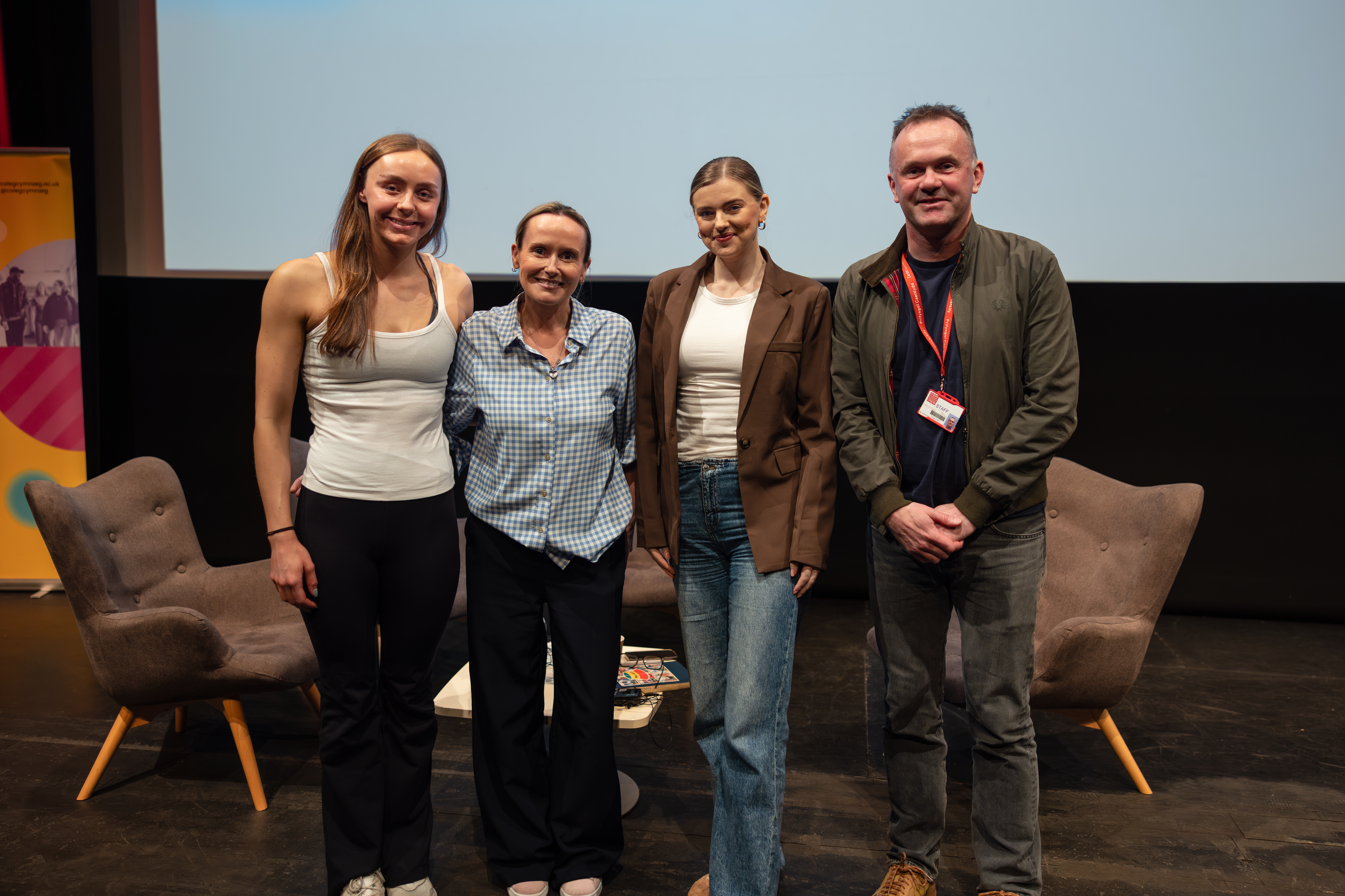 Medi Harris (nofwraig broffesiynol), Cathy Williams, Gabriella Jukes ac Andrew Weeks