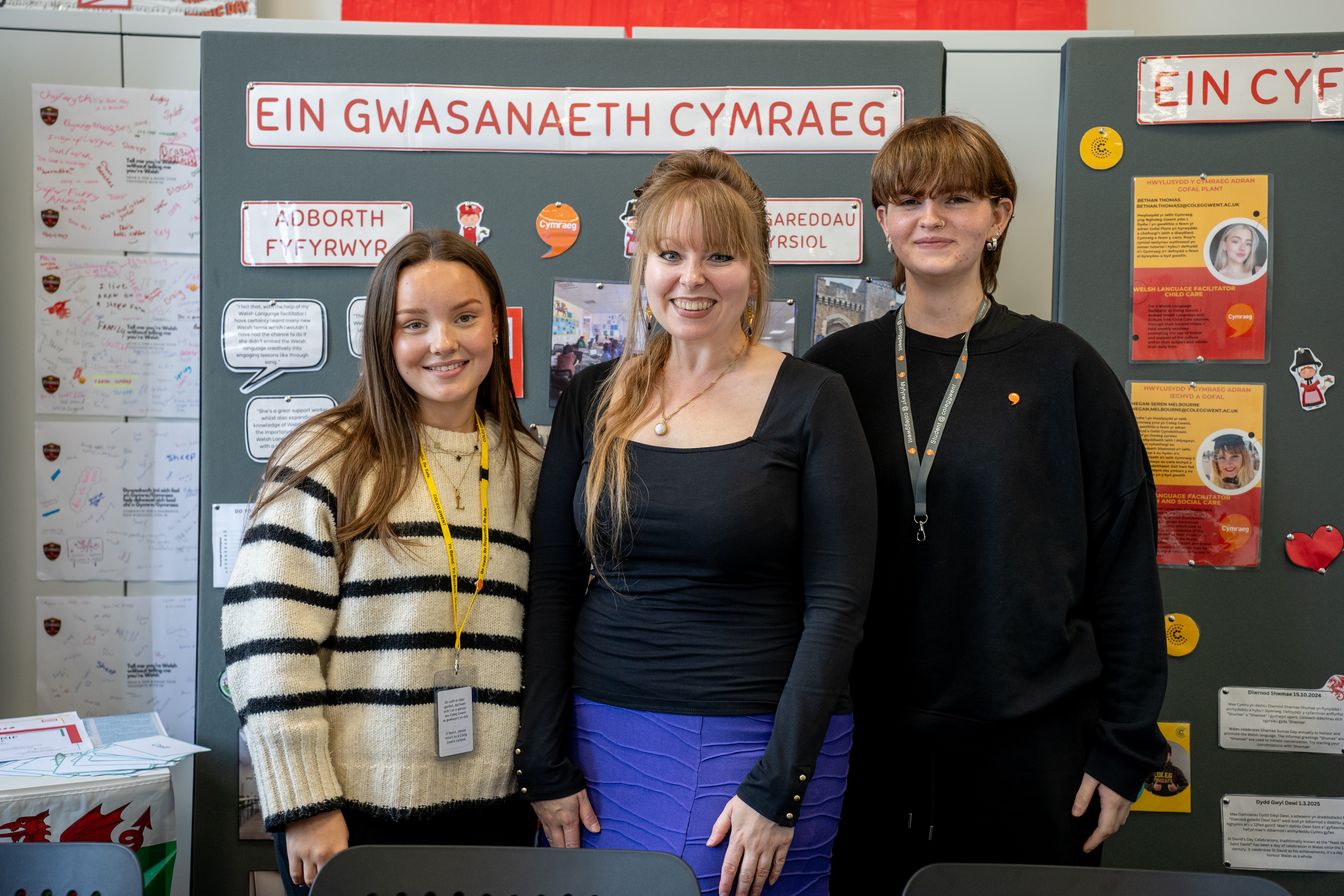  Delyth Jewell MS meets learners from Coleg Gwent who benefit from new bilingual provision 